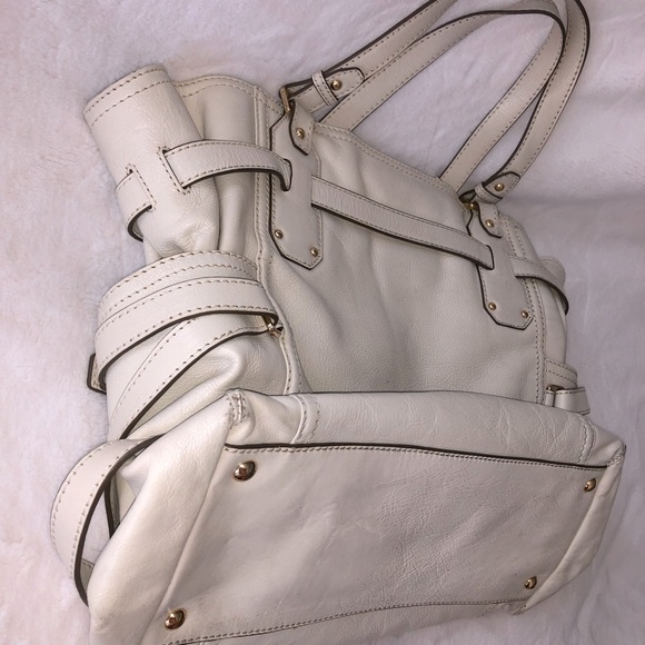 Michael Kors leather bag. - Picture 4 of 5